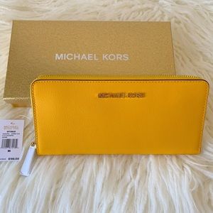 🌟PRICE FIRM🌟NWT Michael Kors Wallet